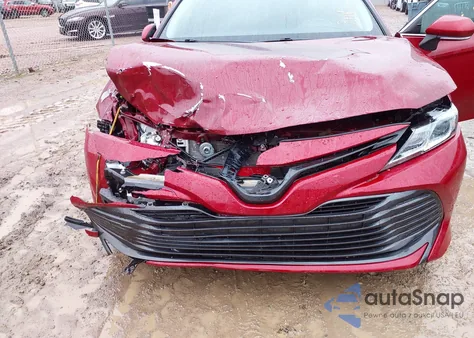 2020 Toyota Camry Le z USA, uszkodzony, nr VIN 4T1L11AK3LU326500